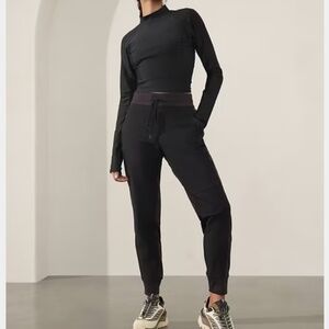 Athleta Headlands Hybrid Trek Mid Rise Athleisure Jogger Black Size 10